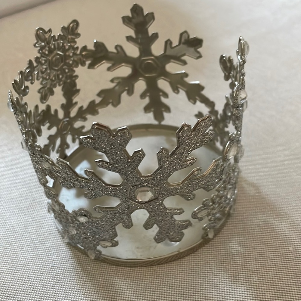 BATH AND BODY WORKS LARGE SNOWFLAKE CANDLEHOLDER